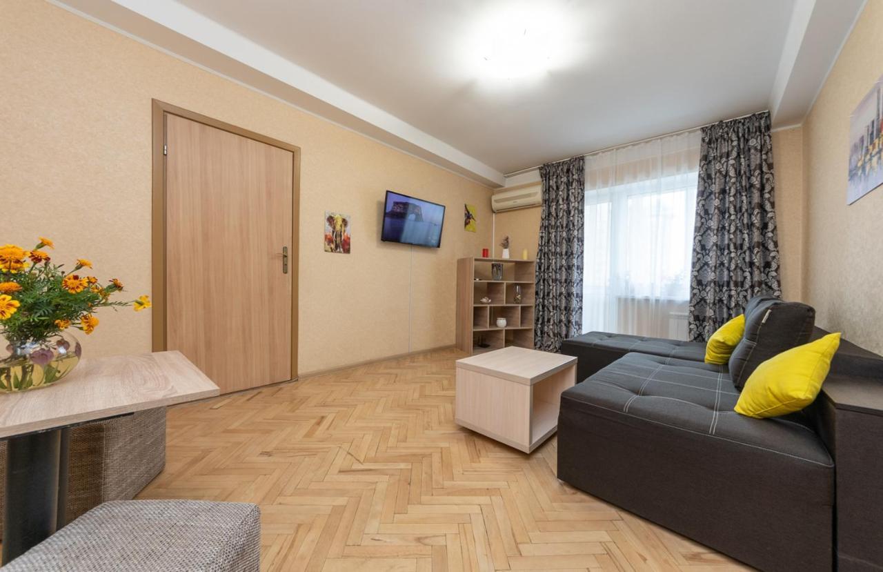 1 Bedroom Apart Near Metro Pecherska Kiev Esterno foto