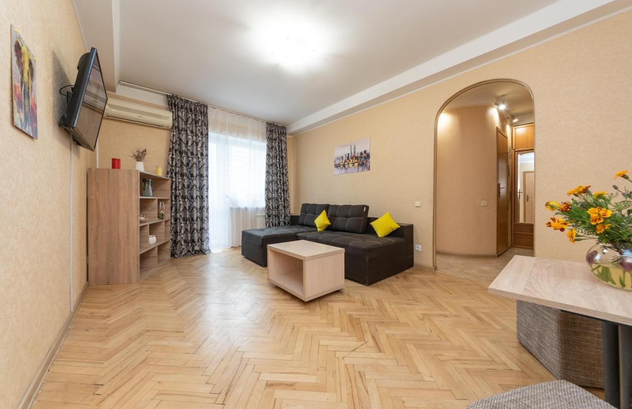 1 Bedroom Apart Near Metro Pecherska Kiev Esterno foto